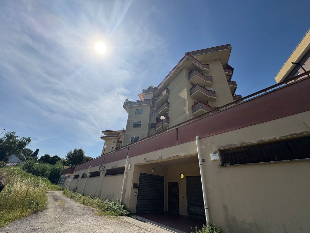 fonte-nuova-via-salvatoretto-locale-magazzino