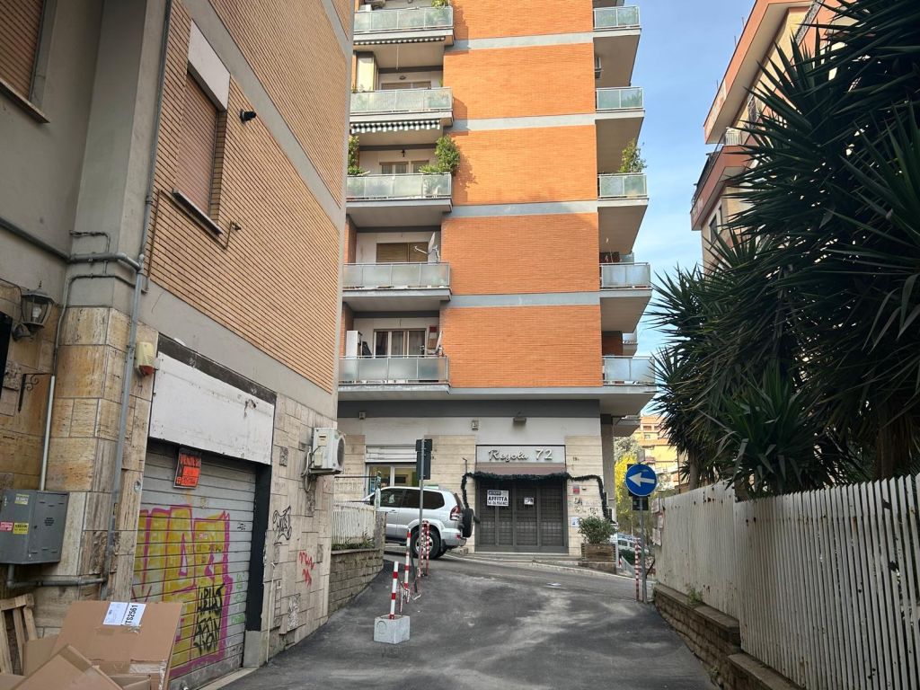 locale-commerciale-90-mq